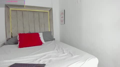 Julian online show from 10-10-25, 07:24