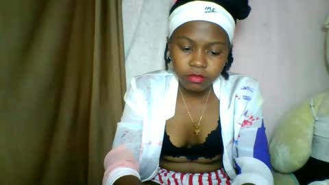Snapshot of lara_belle chatting on 05-15-26, 10:22 lara_belle online show from 05-15-26, 10:22