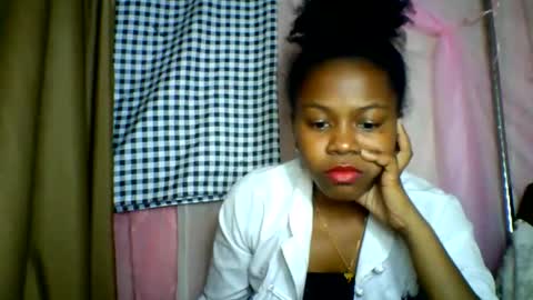 Snapshot of lara_belle chatting on 06-07-26, 04:27 lara_belle online show from 06-07-26, 04:27
