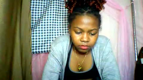 Snapshot of lara_belle chatting on 06-11-26, 02:53 lara_belle online show from 06-11-26, 02:53