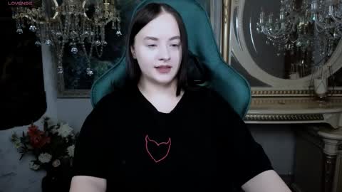 Snapshot of lara_benson_ chatting on 11-29-25, 10:51 lara_benson_ online show from 11-29-25, 10:51