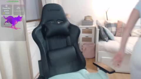 Lara online show from 12-20-25, 07:54