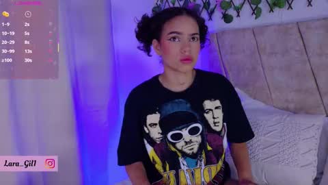 Snapshot of lara_gil_ chatting on 09-15-25, 01:22 Lara Gill online show from 09-15-25, 01:22