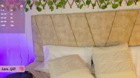 Snapshot of lara_gil_ chatting on 09-19-25, 01:01 Lara Gill online show from 09-19-25, 01:01