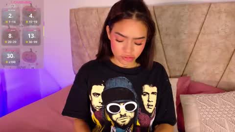 Snapshot of lara_gil_ chatting on 10-08-25, 12:58 Lara Gill online show from 10-08-25, 12:58