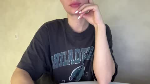 Lara Neon online show from 10-10-25, 02:27