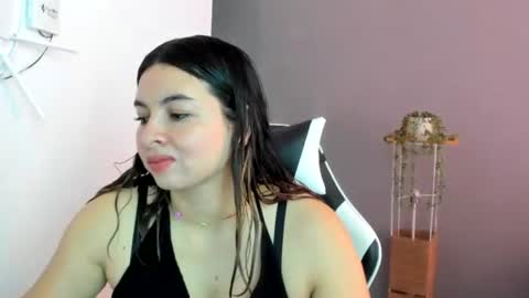 Lara online show from 06-17-26, 04:52