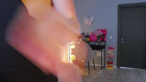 LaraKanes online show from 11-05-25, 08:58