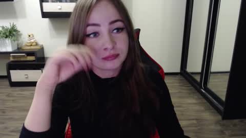 Laralianna online show from 09-18-25, 08:05