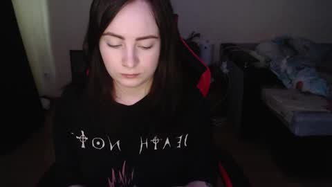 Snapshot of laralianna chatting on 12-18-25, 10:43 Laralianna online show from 12-18-25, 10:43