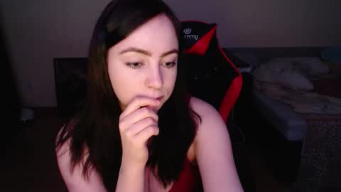 Snapshot of laralianna chatting on 02-19-26, 11:45 Laralianna online show from 02-19-26, 11:45