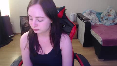 Snapshot of laralianna chatting on 05-13-26, 02:03 Laralianna online show from 05-13-26, 02:03