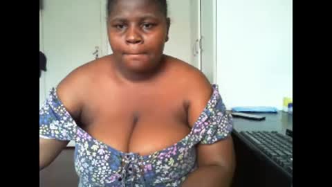 Snapshot of laralovex chatting on 12-05-24, 11:38 laralovex online show from 12-05-24, 11:38