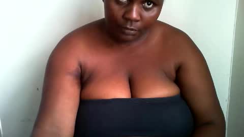 Snapshot of laralovex chatting on 01-12-25, 01:37 laralovex online show from 01-12-25, 01:37