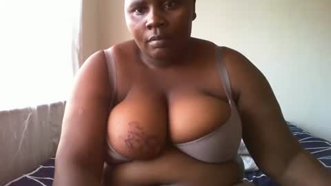 Snapshot of laralovex chatting on 02-23-25, 01:53 laralovex online show from 02-23-25, 01:53