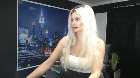 Snapshot of laras_moans chatting on 12-14-24, 08:23 laras_moans online show from 12-14-24, 08:23