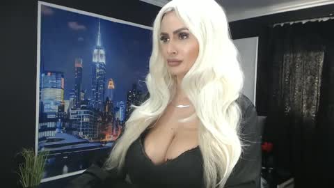 Snapshot of laras_moans chatting on 01-11-25, 11:12 laras_moans online show from 01-11-25, 11:12