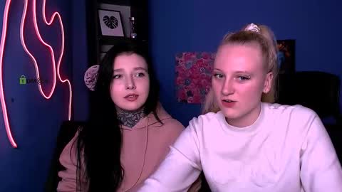 Snapshot of laratiz chatting on 11-13-25, 02:38 laratiz online show from 11-13-25, 02:38