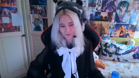 Snapshot of lareeconole chatting on 04-05-26, 11:18 Sivilia online show from 04-05-26, 11:18