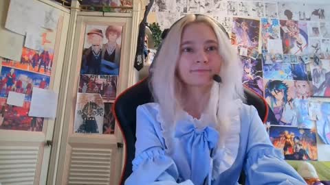 Snapshot of lareeconole chatting on 04-07-26, 10:59 Sivilia online show from 04-07-26, 10:59