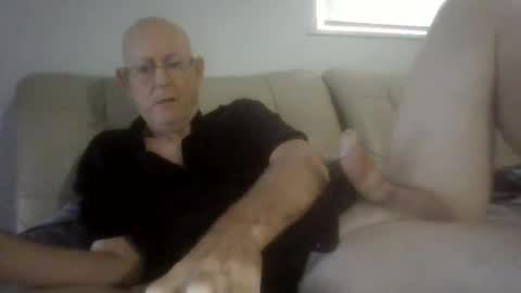 Snapshot of largerthan chatting on 06-09-26, 10:32 largerthan- say hi on entry online show from 06-09-26, 10:32