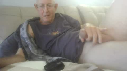 Snapshot of largerthan chatting on 06-13-26, 03:04 largerthan- say hi on entry online show from 06-13-26, 03:04