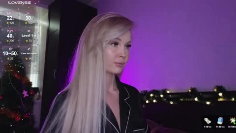Snapshot of larine_morgan chatting on 12-26-24, 06:09 LarineGMT7 UTC6 online show from 12-26-24, 06:09
