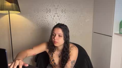 Snapshot of larirossi chatting on 05-18-26, 06:14 Rossi angel online show from 05-18-26, 06:14