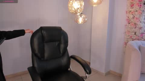 Larisa Smirnov online show from 11-25-25, 03:28