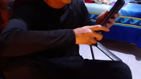 Snapshot of larry_art_a chatting on 03-04-26, 01:33 Larry online show from 03-04-26, 01:33