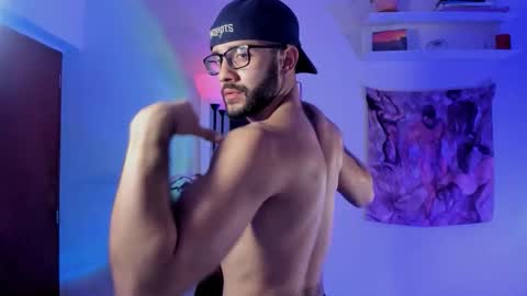 larry_stewart online show from 12-21-25, 01:40