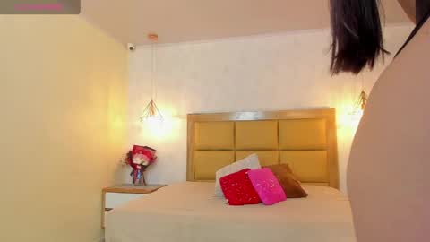 Snapshot of larsonmia chatting on 06-03-26, 12:30 MIA online show from 06-03-26, 12:30