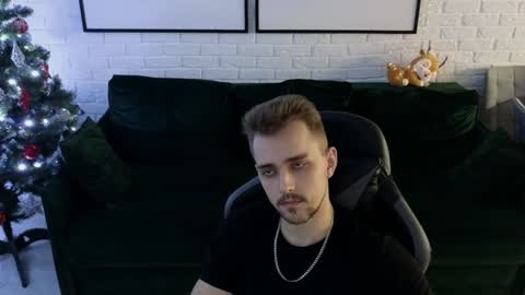 Snapshot of larstar01 chatting on 12-08-24, 01:24 Lars online show from 12-08-24, 01:24