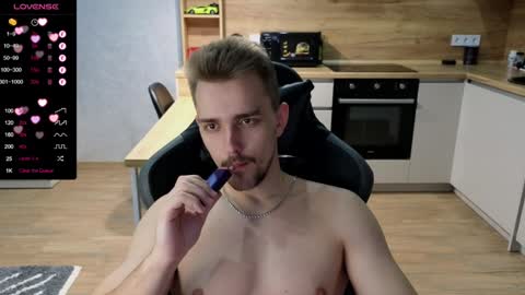 Snapshot of larstar01 chatting on 01-20-25, 01:18 Lars online show from 01-20-25, 01:18