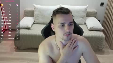 Snapshot of larstar01 chatting on 09-19-25, 09:15 Lars online show from 09-19-25, 09:15