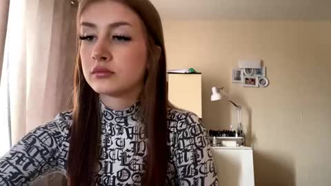 Snapshot of lashawnabatun chatting on 04-17-26, 09:23 Sara online show from 04-17-26, 09:23