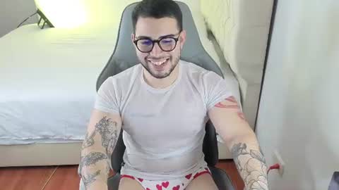 Snapshot of latam_ chatting on 06-19-26, 11:52 YOUR BABY online show from 06-19-26, 11:52