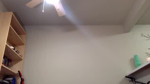 Snapshot of latenightkash chatting on 02-25-26, 09:08 Roxy blue online show from 02-25-26, 09:08