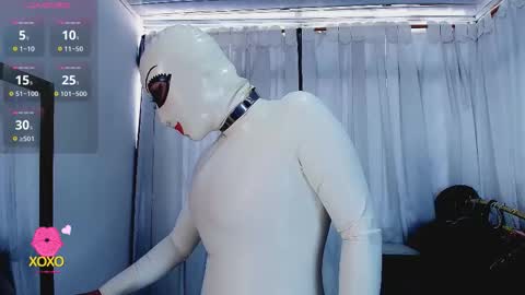 Snapshot of latex_rose_daniels chatting on 03-26-26, 02:00 ROSE online show from 03-26-26, 02:00