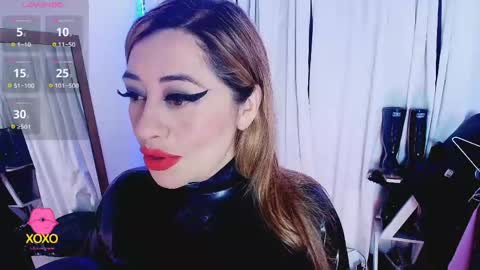 Snapshot of latex_rose_daniels chatting on 04-10-26, 02:11 ROSE online show from 04-10-26, 02:11