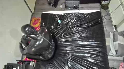Snapshot of latexboy1986 chatting on 07-26-26, 08:43 latex boy 38 online show from 07-26-26, 08:43