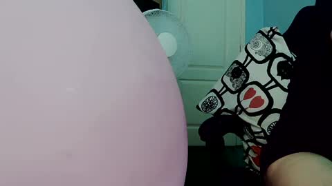 Snapshot of latexchris77 chatting on 07-12-26, 06:59 latexchris77 online show from 07-12-26, 06:59