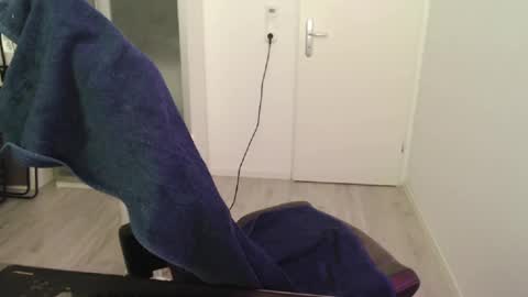 Snapshot of latexfan1984 chatting on 01-11-25, 05:07 Rubber and Latex online show from 01-11-25, 05:07