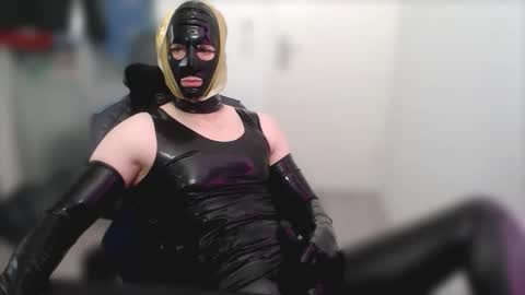 Rubber and Latex online show from 12-18-25, 10:21