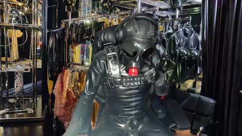 latexlover202 online show from 12-22-24, 11:09