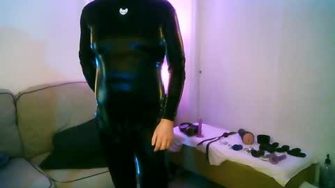 latexminheadroom online show from 12-29-24, 02:27