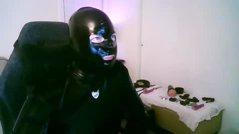 latexminheadroom online show from 12-20-25, 02:51