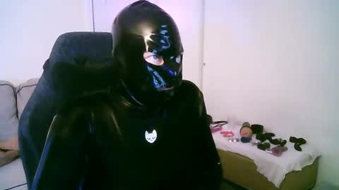 Snapshot of latexminheadroom chatting on 05-15-26, 11:01 latexminheadroom online show from 05-15-26, 11:01