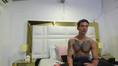Johana y Santiago online show from 05-02-26, 03:33
