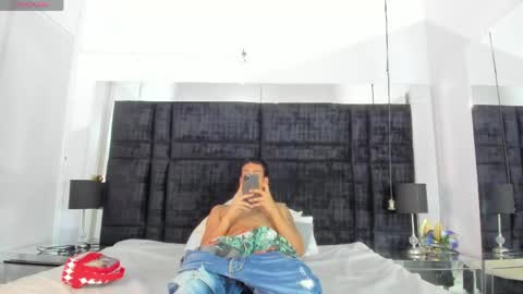 Snapshot of latin_couple20y chatting on 05-09-26, 05:23 Johana y Santiago online show from 05-09-26, 05:23